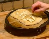 Foto del passaggio 5 della ricetta Pinsa Romana alla Carbonara