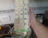 Foto del paso 3 de la receta: Bombones de chocolate blanco con relleno de ganache de naranja