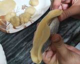 A picture of step 5 of Suji Khoya Gujiya.