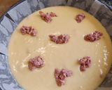 Foto del paso 4 de la receta: Bizcocho de praliné de fresa y ruibarbo con chocolate blanco