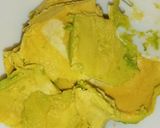 Foto langkah ke 1 dari resep Egg Sandwich with Guacamole.