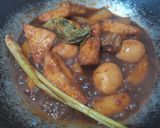 Foto langkah ke 5 dari resep Semur Telur Tahu Kentang.