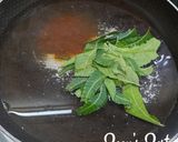 A picture of step 2 of Fresh Neem Leaves Decoction.