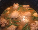 Foto del paso 5 de la receta: Muslos de pollo guisados con papas y ejotes