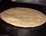 A picture of step 4 of Zinger Mayo Garlic Paratha Roll.