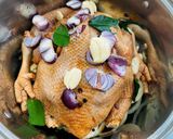 Hình bước làm 2 của món Gà Hấp Nước Mắm