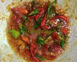 Foto langkah ke 7 dari resep 77. SAMBAL GORENG KULIT AYAM KRISPI PEDAS MANIS.