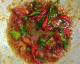 Foto langkah ke 7 dari resep 77. SAMBAL GORENG KULIT AYAM KRISPI PEDAS MANIS.