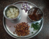 உருளை கிழங்கு காராமணி குழம்பு ரெசிபி ஸ்டேப் 2 புகைப்படம்
