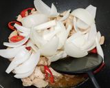 A picture of step 4 of Mango chicken.