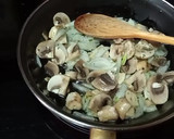 Foto del paso 2 de la receta: Gyozas en Caldo 🍲 de Sabor Oriental 🍜 🇯🇵