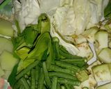 Foto langkah ke 2 dari resep Sayur asam ayam.