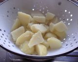 A picture of step 2 of Patatas Bravas.