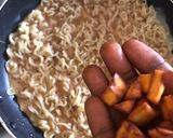A picture of step 6 of Indomie pizza.
