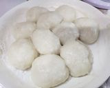 Hình bước làm 4 của món Bánh nướng mochi chà bông trứng muối