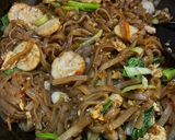 Foto langkah ke 4 dari resep [Eps. 58] Kwetiau Goreng Medhok 🥡🥢.