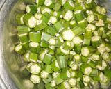 A picture of step 1 of Indian Style Okra Curry.