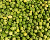 Foto del paso 2 de la receta: Guisantes con cebolla y huevo poché