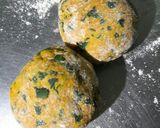 A picture of step 4 of Thepla Pizza.