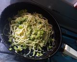Foto del paso 1 de la receta: Fideos gratinados y Salteados con Brócoli!