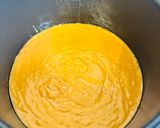 A picture of step 4 of Lenten honey pie in a multicooker.