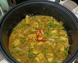รูปขั้นตอนการทำที่ 5 ของ อกไก่ผัดผงกะหรี่ (สูตรไม่ใส่นมข้น)