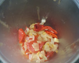 Foto del paso 3 de la receta: Contramuslos de pollo en salsa de pimientos del piquillo
