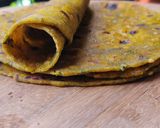 A picture of step 4 of Palak-methi rolls.
