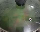A picture of step 3 of Methi matar.