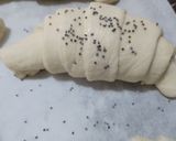 Foto del passaggio 5 della ricetta Cornetti salati
