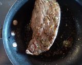 Foto del paso 2 de la receta: Beef Wellington en salsa de cacahuate y rollitos de jamón