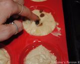 A picture of step 8 of Butter-raisins donuts muffins.