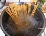 懶人料理♫白醬培根蘆筍義大利麵（2人份）的食譜步驟1照片