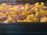 Αφράτα ζουμερά μπιφτέκια φούρνου με πατάτες (λεμόνι μέλι μουστάρδα ρίγανη)