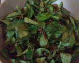 A picture of step 1 of PAAT SAAG JHOL (SOUP OF JUTE LEAVES).