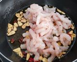 Foto del paso 3 de la receta: Ensaladilla con gambas al ajillo🦐🧄