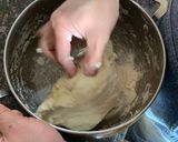 A picture of step 1 of Chinese Scallion Pancake (葱油饼) (cōng yóu bǐng).