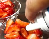 Foto del paso 4 de la receta: Triffle de frutillas 🍓 y chocolate 🍫