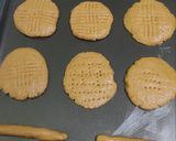 A picture of step 5 of Peanut butter cookies.