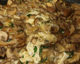 Foto del paso 4 de la receta: Revuelto de champiñones Portobello