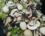 Foto langkah ke 4 dari resep Cah Jamur Lada Hitam.
