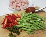 รูปขั้นตอนการทำที่ 2 ของ ผัดพริกแกงหมูเด้ง🐷👩🍳