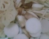 Hình bước làm 1 của món Gà hầm kim chi rau củ