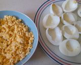 Foto del paso 3 de la receta: Huevos rellenos de bacalao y gambas