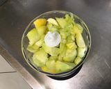 Une image de l'étape 2 de Sauce aux courgettes jaunes, pesto rouge et parmesan.