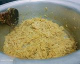 A picture of step 2 of Molli paratha filling.