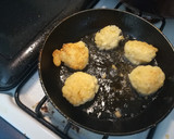 Foto del paso 2 de la receta: Bolitas de arroz con queso