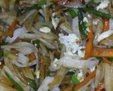 A picture of step 3 of Veg egg chicken pasta.