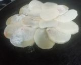 A picture of step 3 of Sliced Potato Chila.