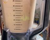 A picture of step 3 of Honeydew smoothie.